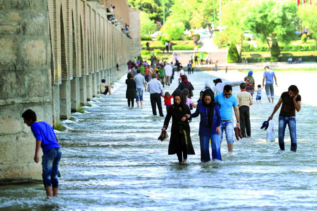 Tirgan feast, or the ‘Ab Pashan’ by the Zayandeh Rud - Esfahan Ziba