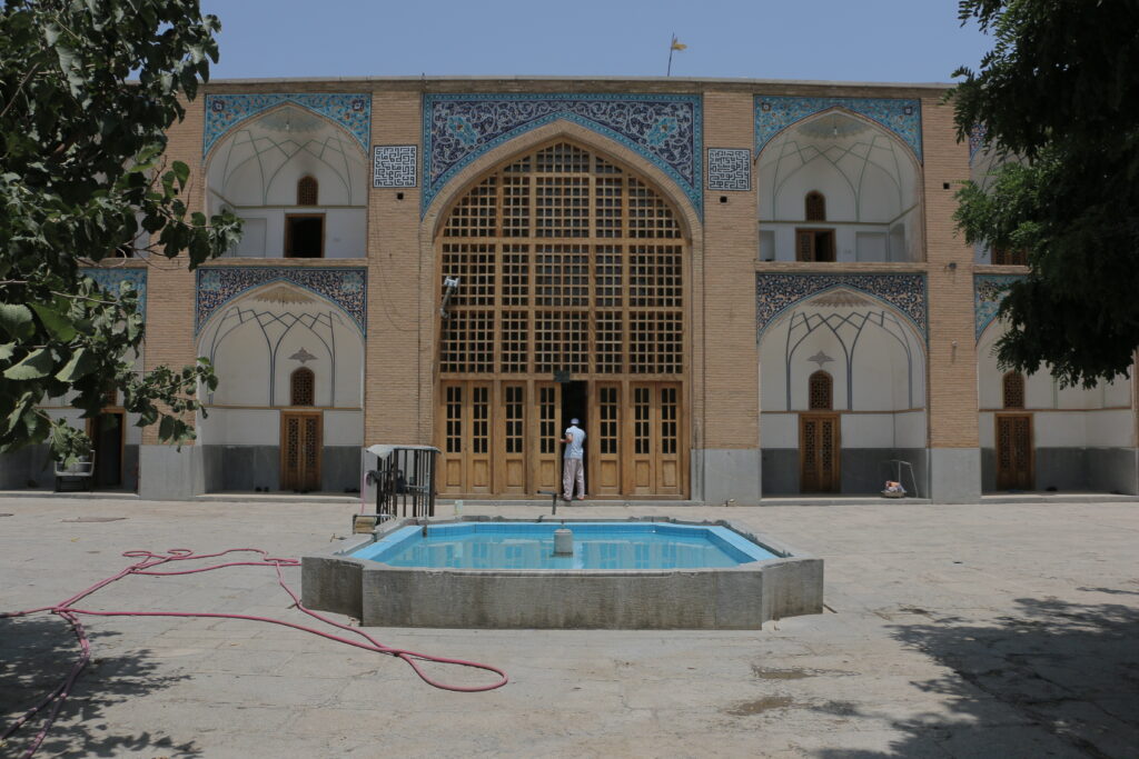 The shah walking behind knowledge - Esfahan Ziba