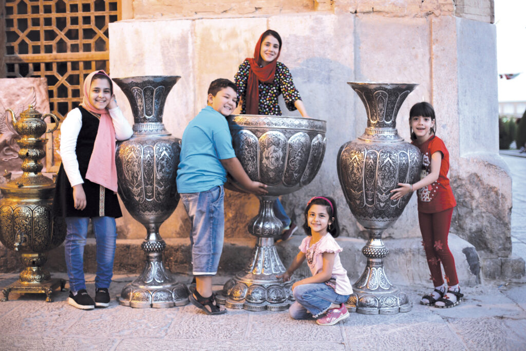 The Art of Hammer and Burin - Esfahan Ziba